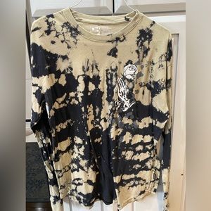 Men’s tie-dye shirt